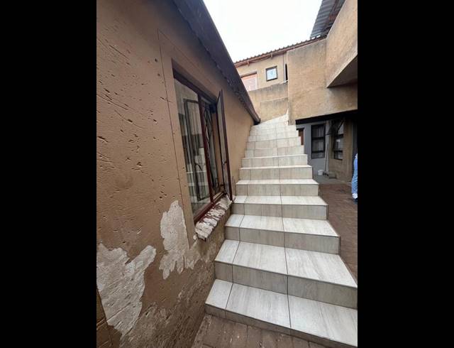 12 BEDROOM HOUSE FOR SALE IN PROTEA GLEN EXT